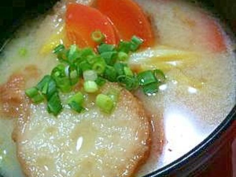 油麩（仙台麩）と白菜のお味噌汁